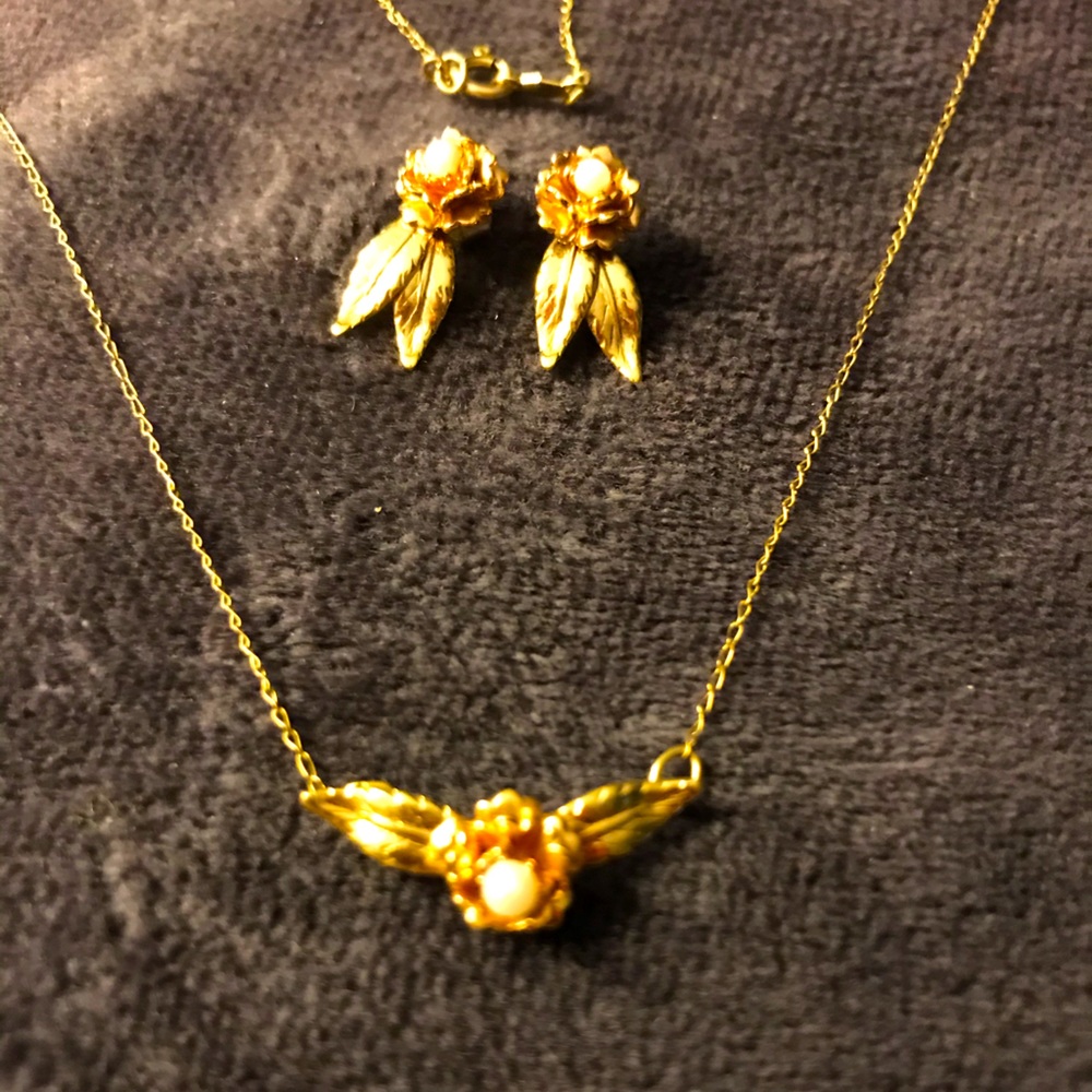 14ct gold filled necklace & earrings